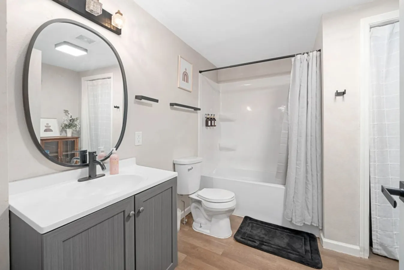 The Easy Escape: A Delightful 2 Bedroom Downtown Retreat House in Sioux Falls 9