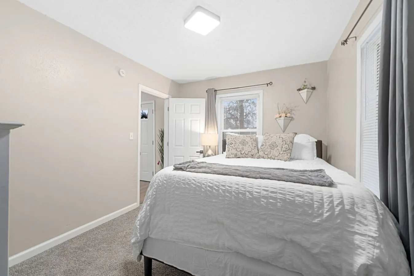The Easy Escape: A Delightful 2 Bedroom Downtown Retreat House in Sioux Falls 10