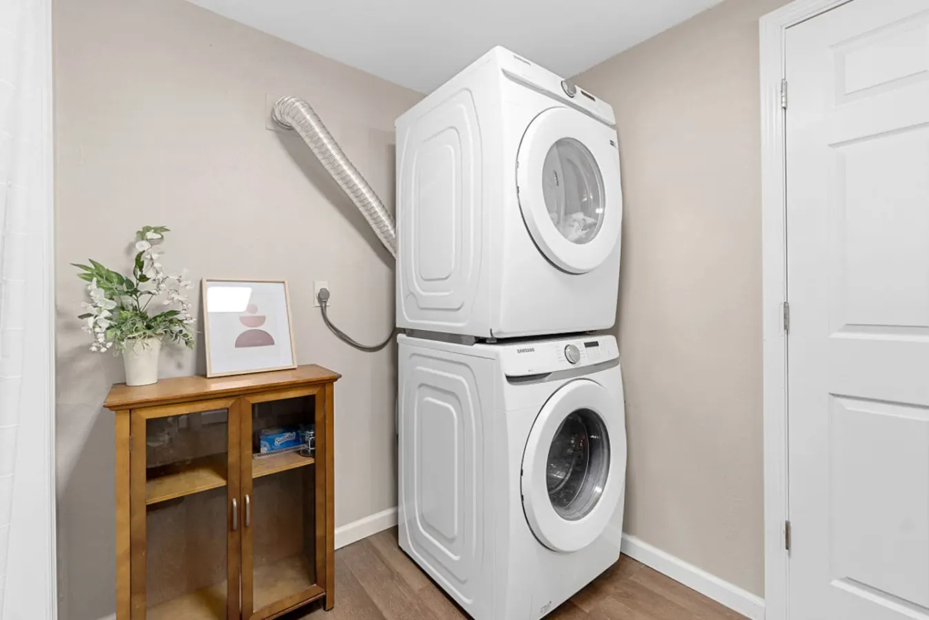 The Easy Escape: A Delightful 2 Bedroom Downtown Retreat House in Sioux Falls 13