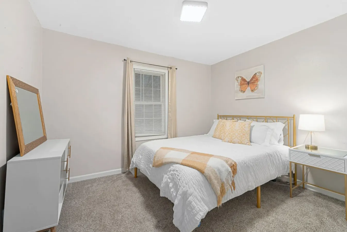 The Easy Escape: A Delightful 2 Bedroom Downtown Retreat | House in Sioux Falls — photo 3