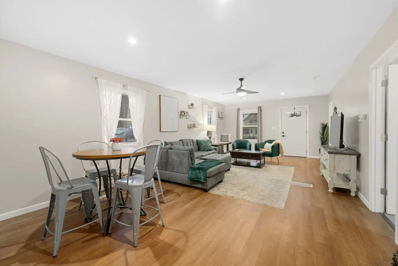 The Easy Escape: A Delightful 2 Bedroom Downtown Retreat House in Sioux Falls 7