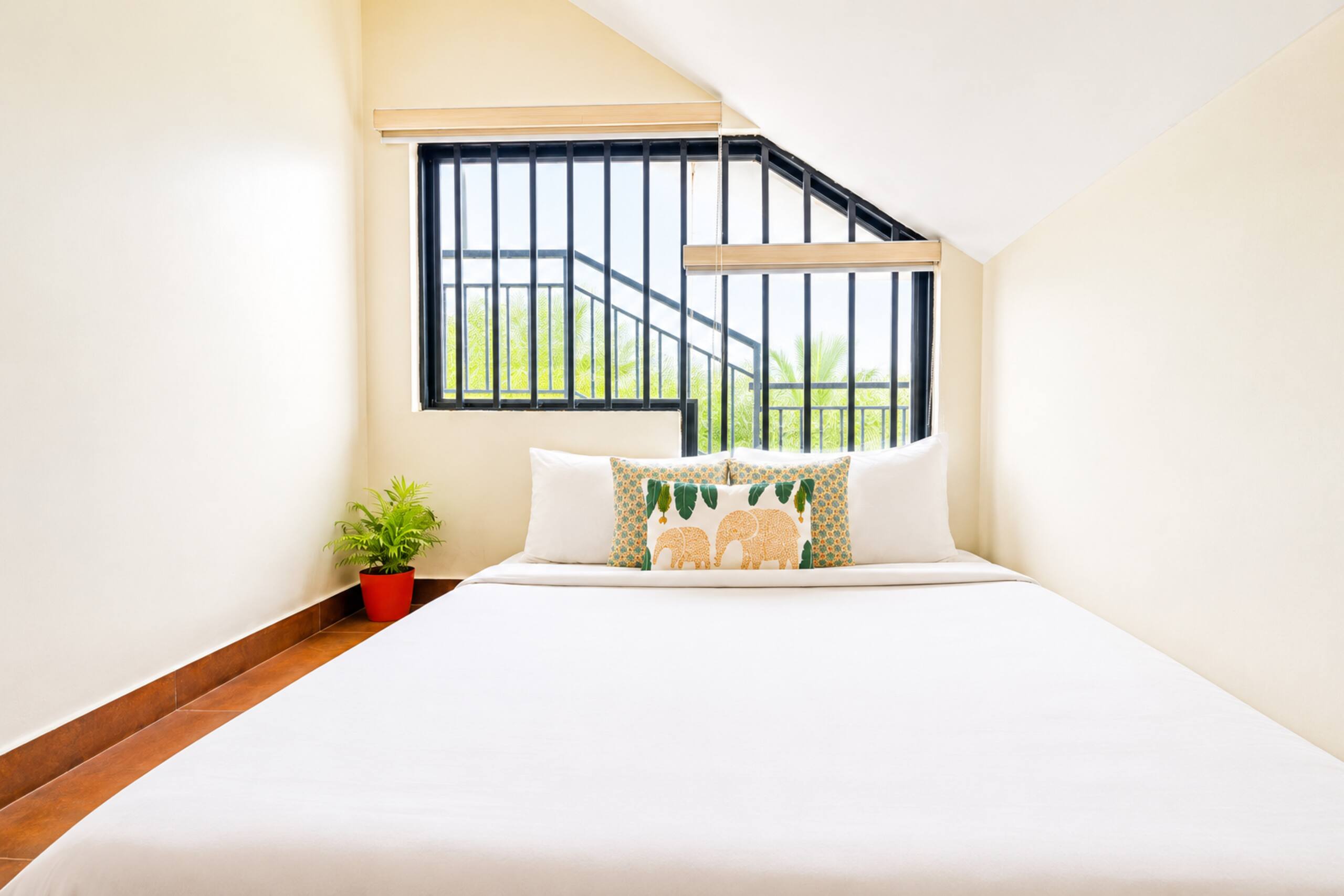 Titha 3BR Villa w/ Valley View Munnar By Homeyhuts 16