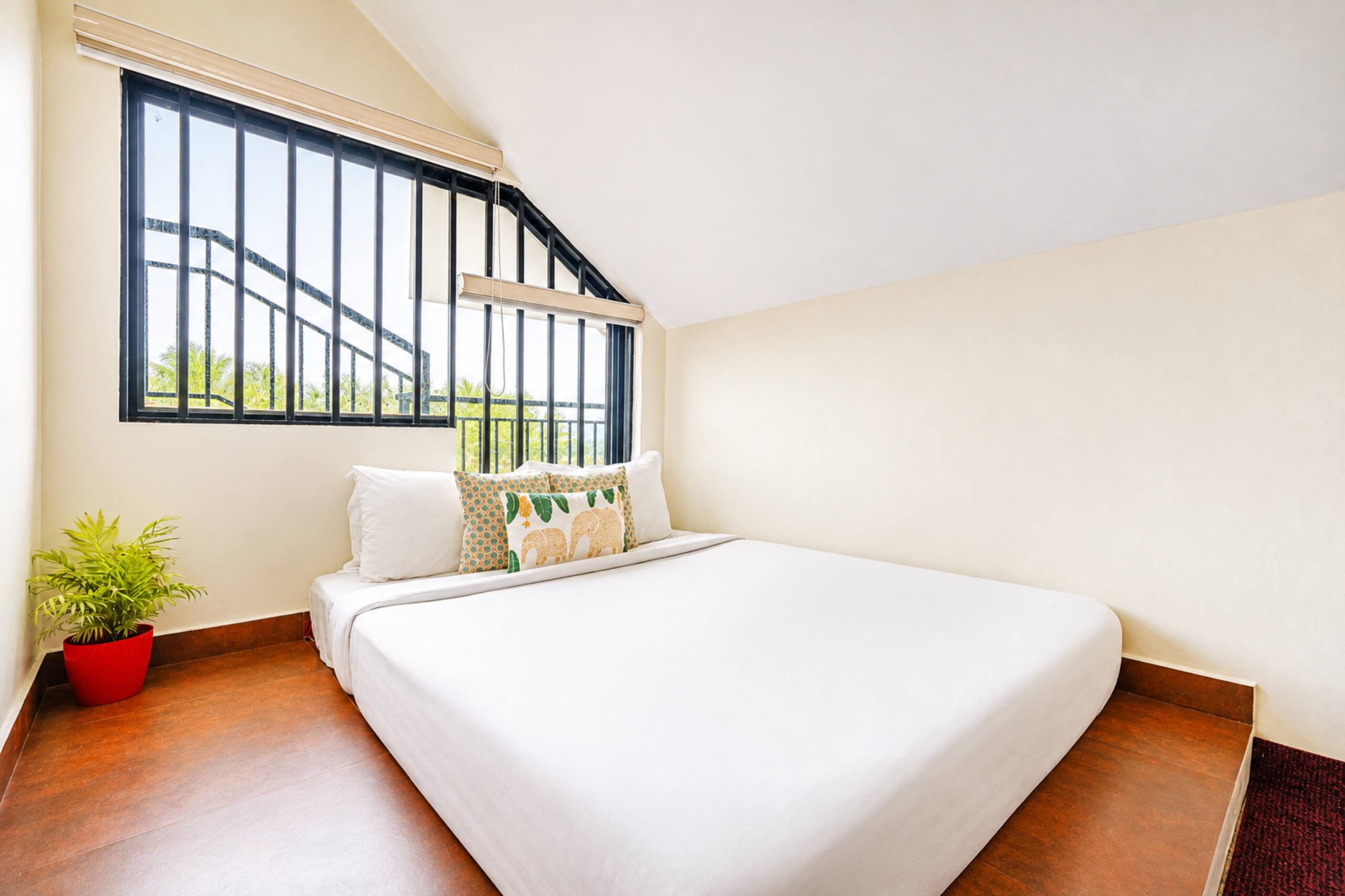 Titha 3BR Villa w/ Valley View Munnar By Homeyhuts 15