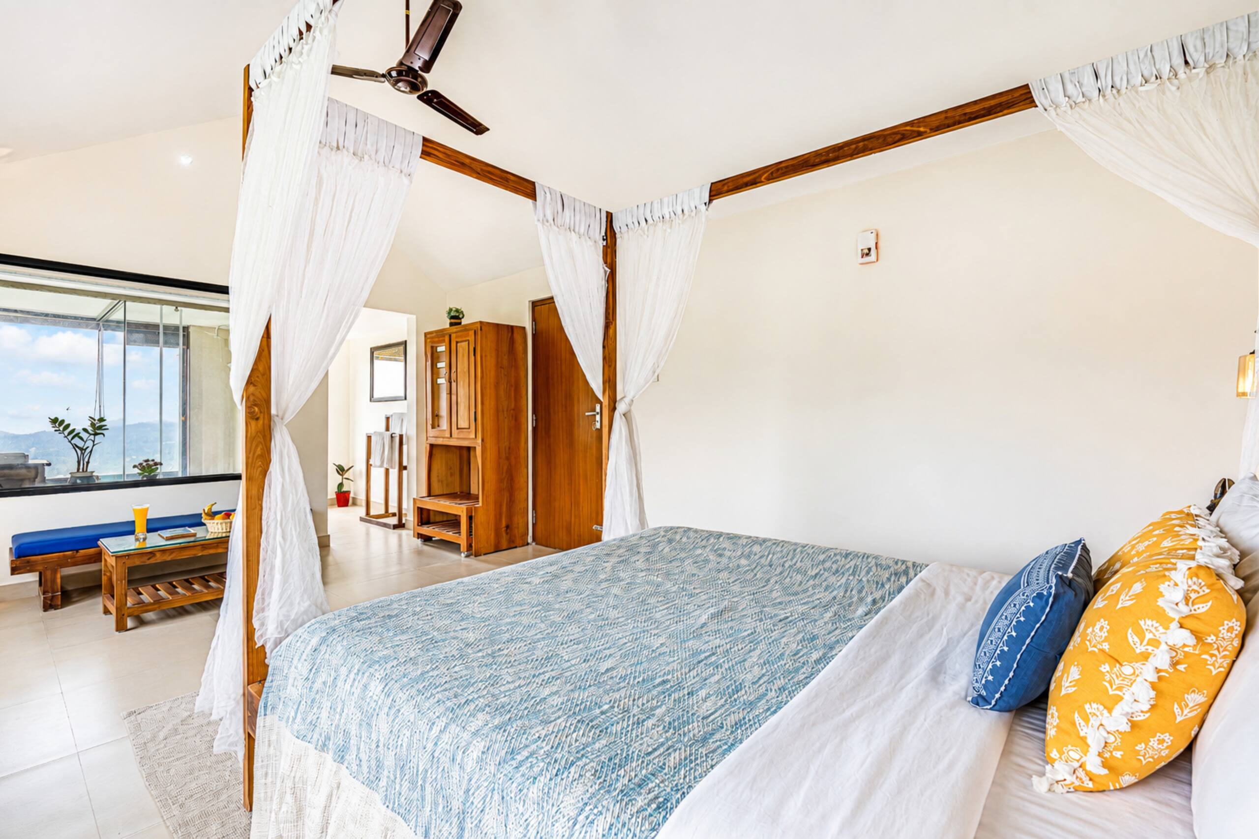 Titha 3BR Villa w/ Valley View Munnar By Homeyhuts 24