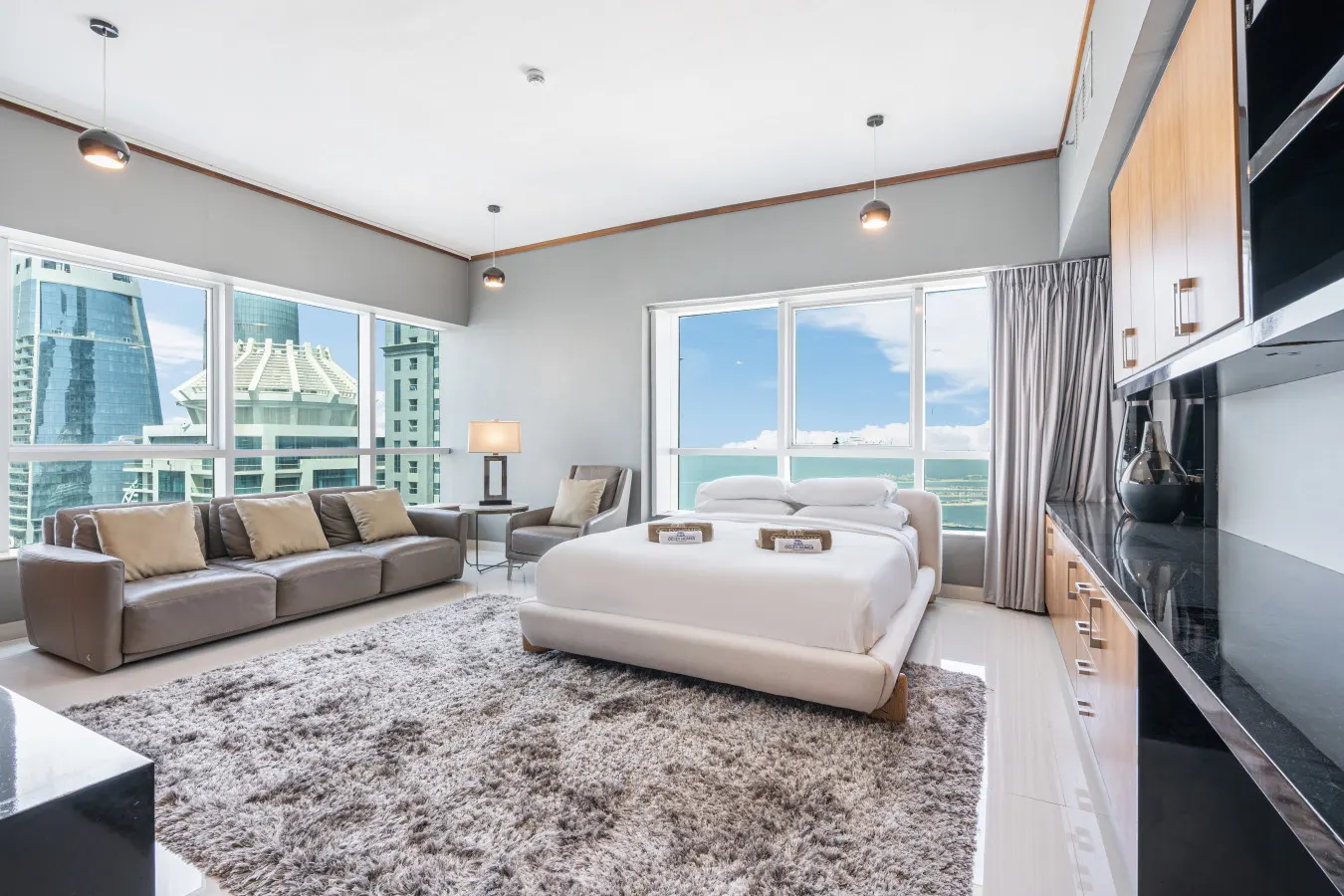 Elegant Home on 64th Floor w/ Stunning Palm Views