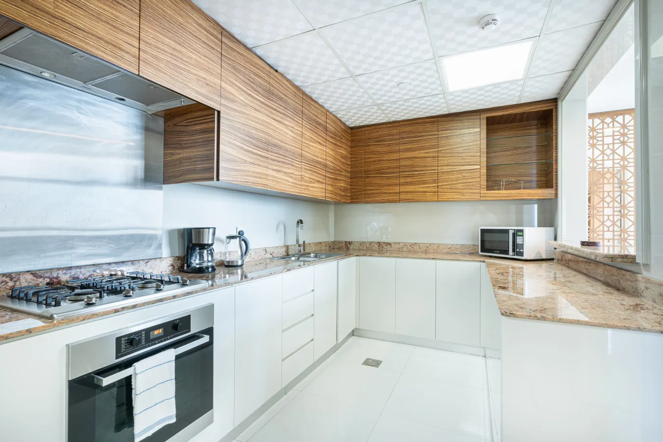 Elegant Home on 64th Floor w/ Stunning Palm Views 8