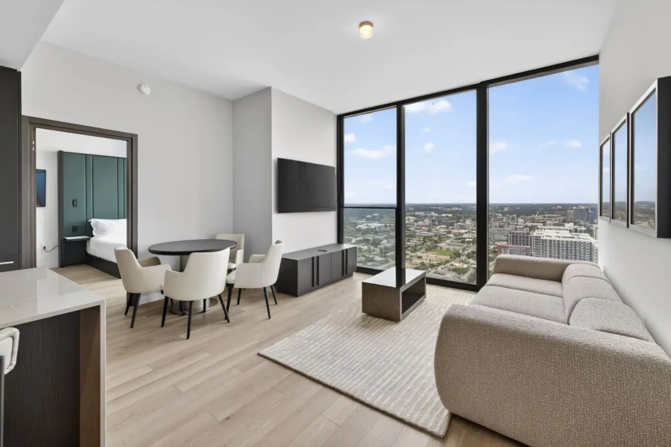 2BR Miami Luxury Suite in Condo w/Resort Amenities