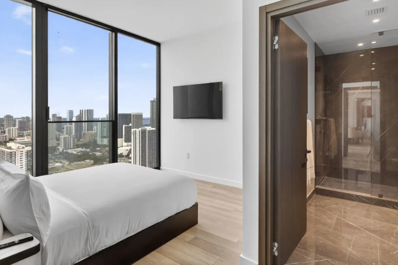 2BR Miami Luxury Suite in Condo w/Resort Amenities 10