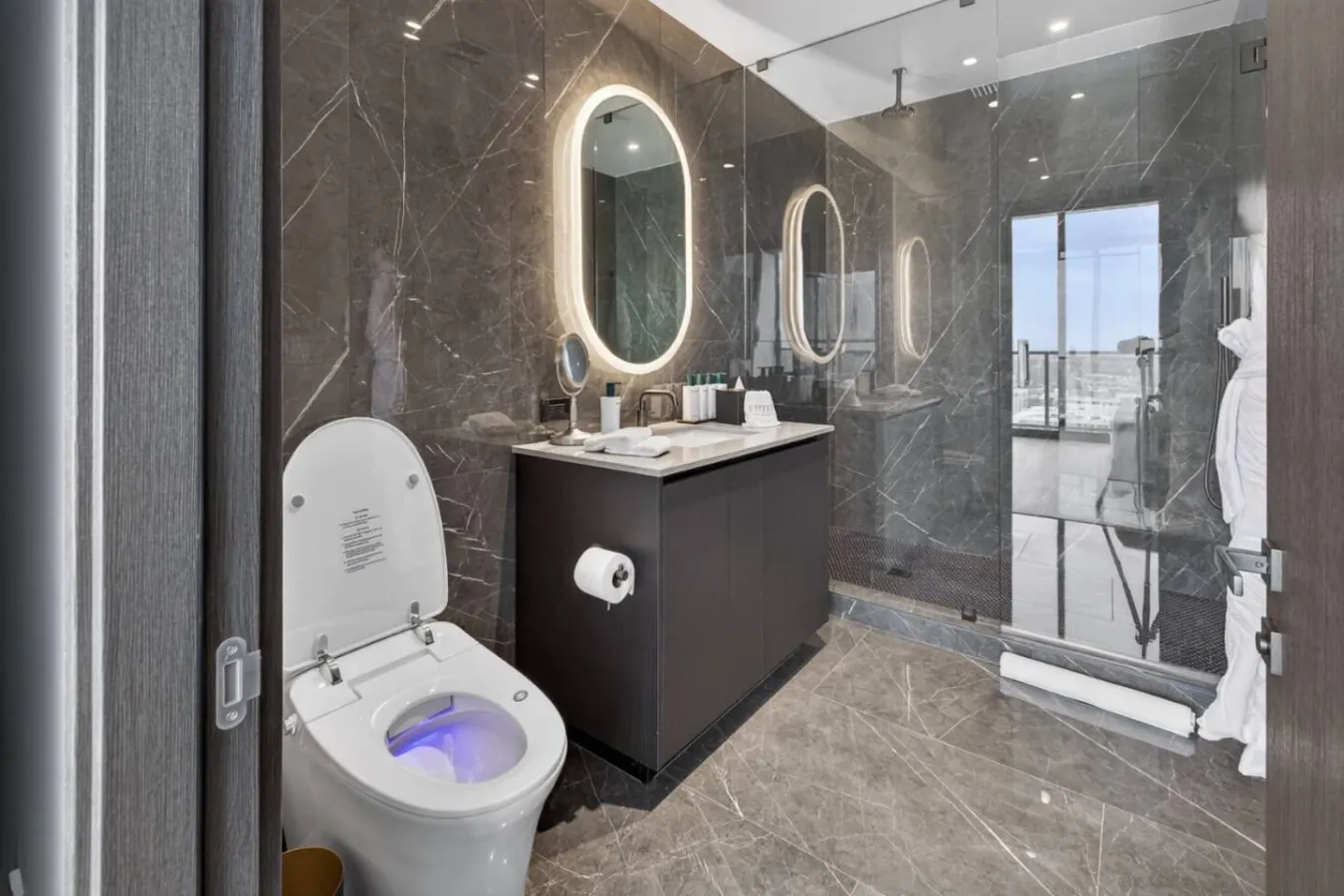 2BR Miami Luxury Suite in Condo w/Resort Amenities 15
