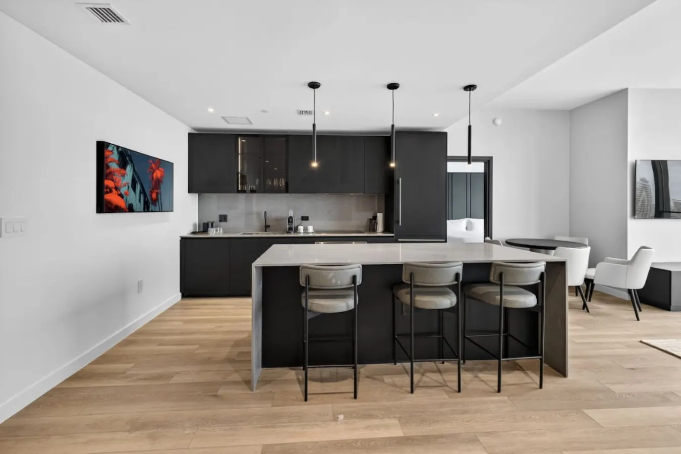 2BR Miami Luxury Suite in Condo w/Resort Amenities — photo 4