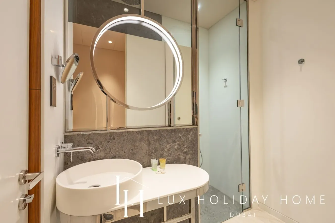 LUX The Five Star Modern Studio 2 11