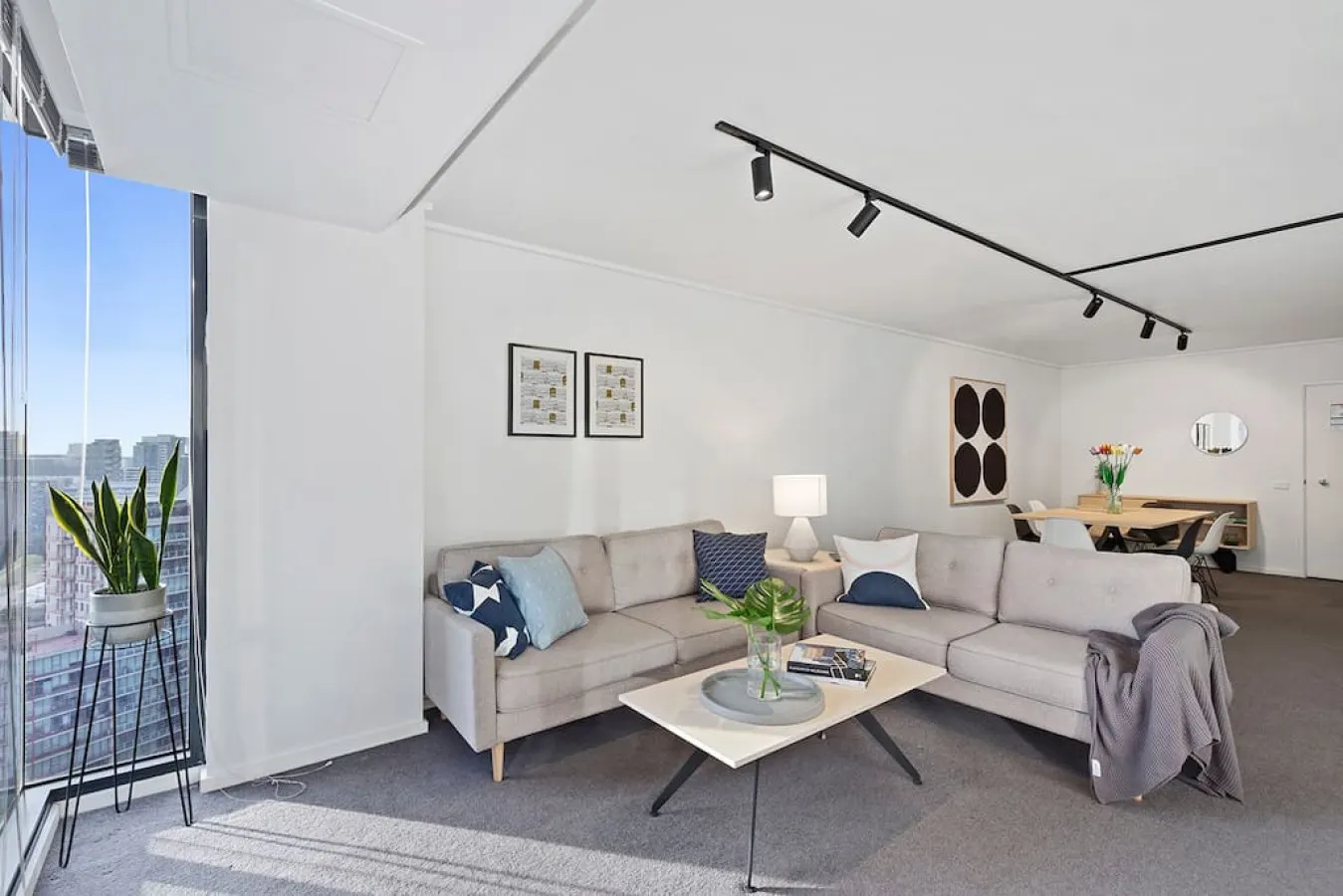 Amy: 2 Bed, 2 Bath Apartment — photo 2