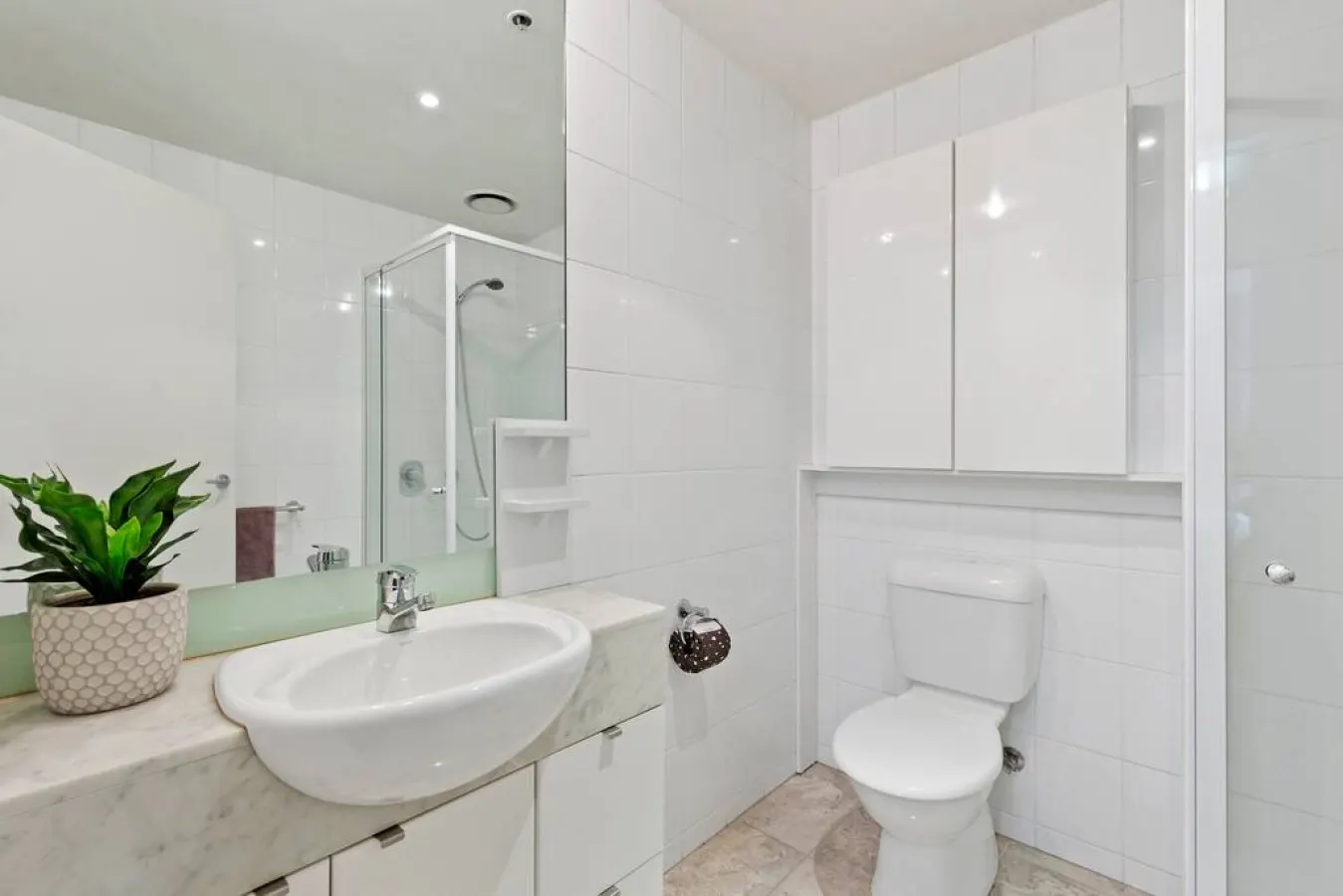 Amy: 2 Bed, 2 Bath Apartment 19