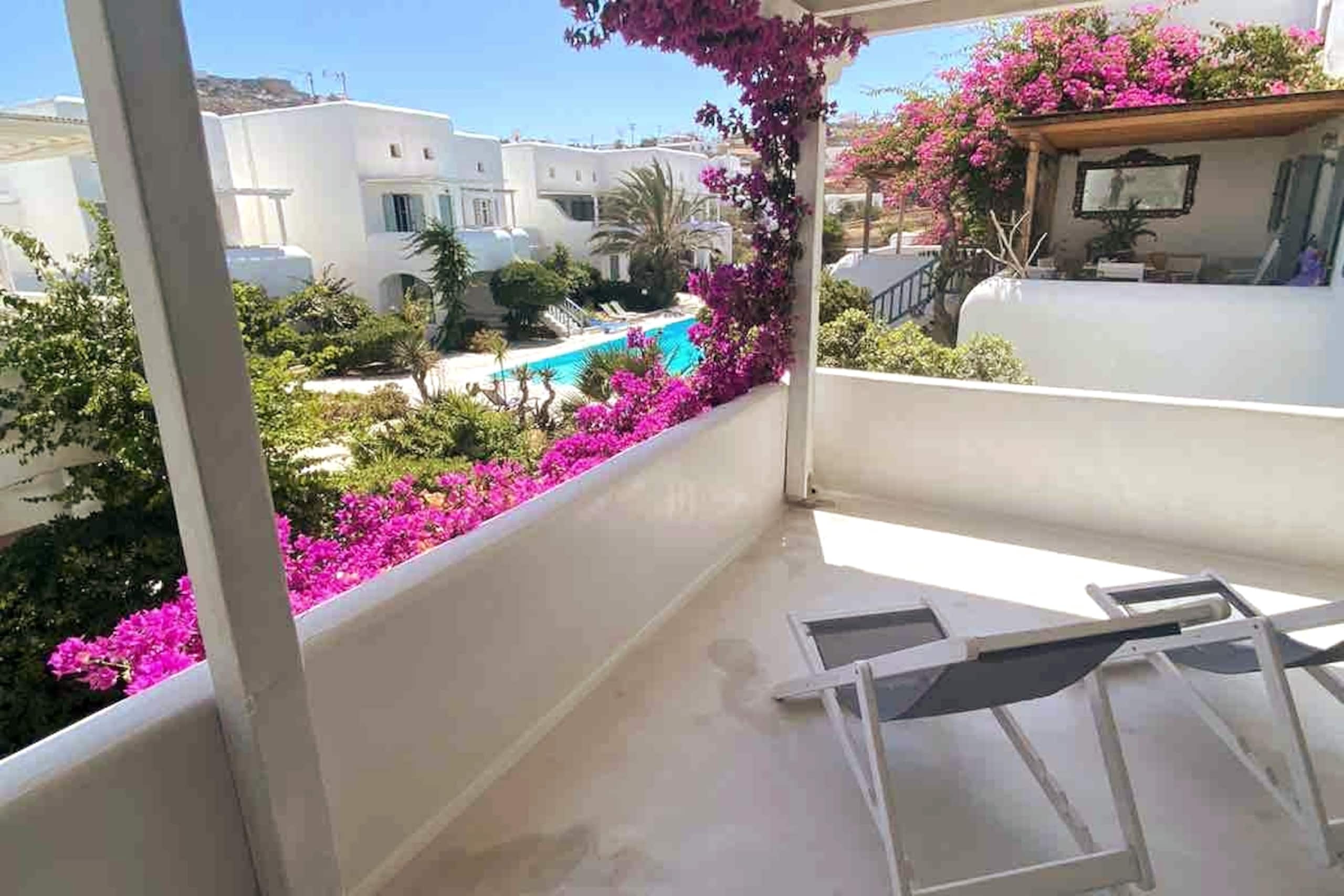 Mykonian Style Pool House 3 w Night Security Guard
