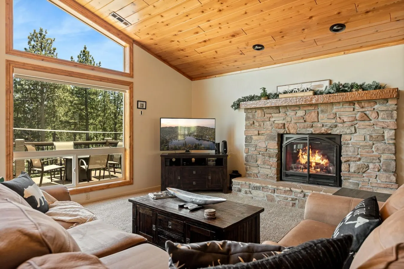 Snowboard Shores - Walk to Lake, MTN Views & Games — photo 2