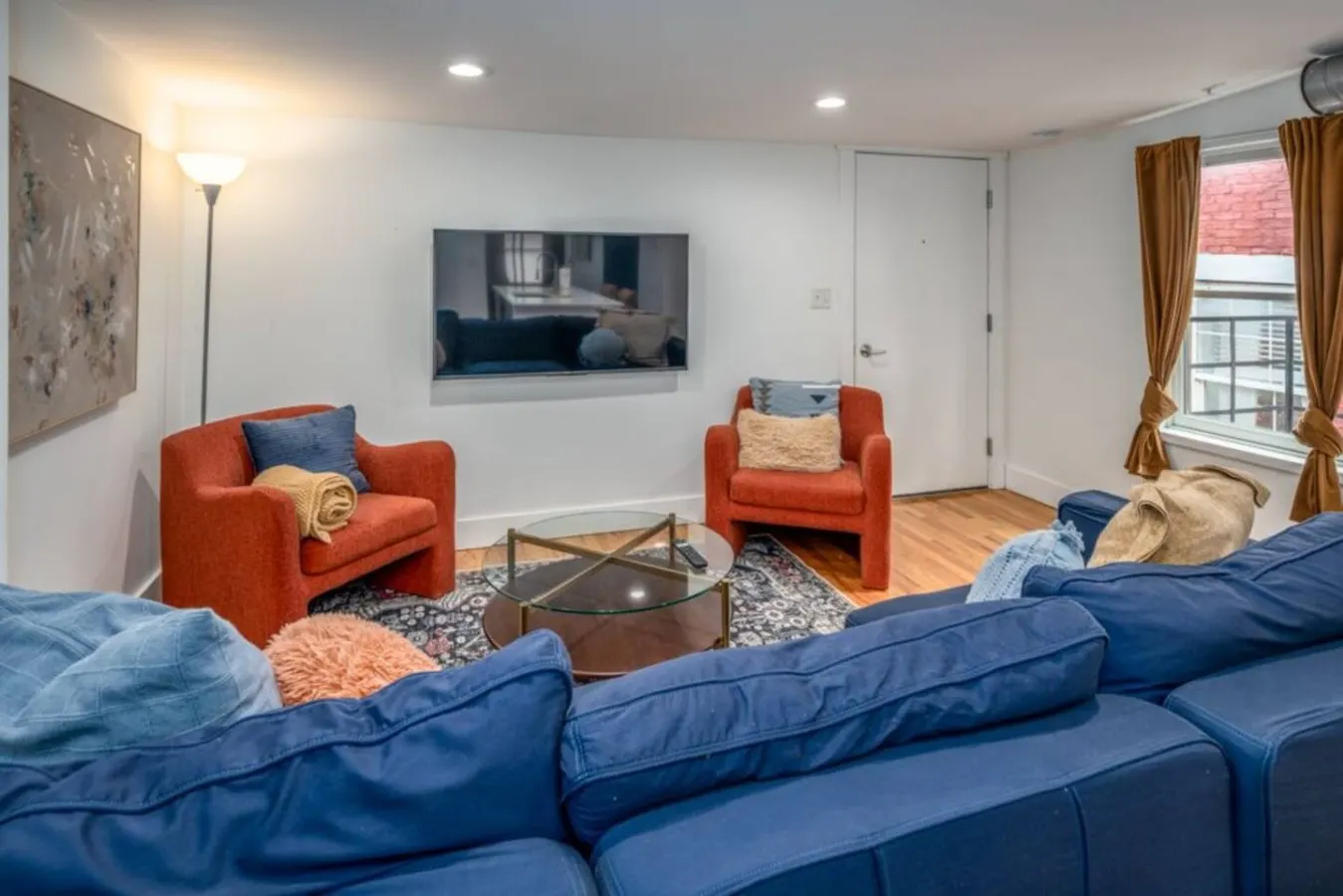 Centrally Located, Private Unit! 19