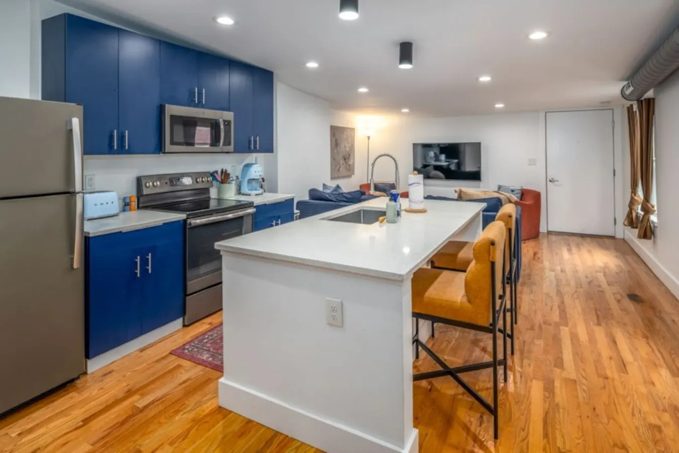 Centrally Located, Private Unit! 6