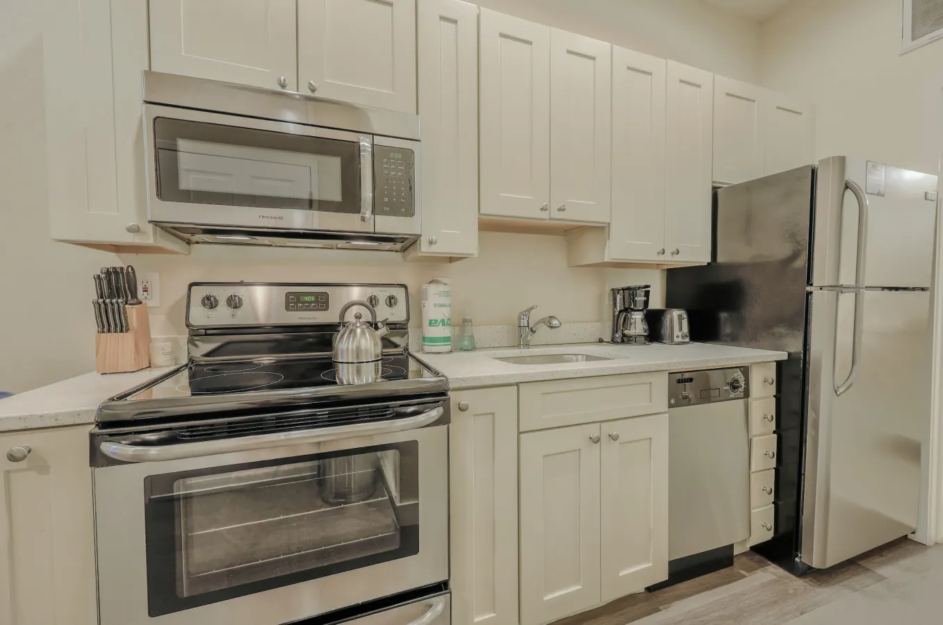 Simple 1br Financial District Keyless Entry 6