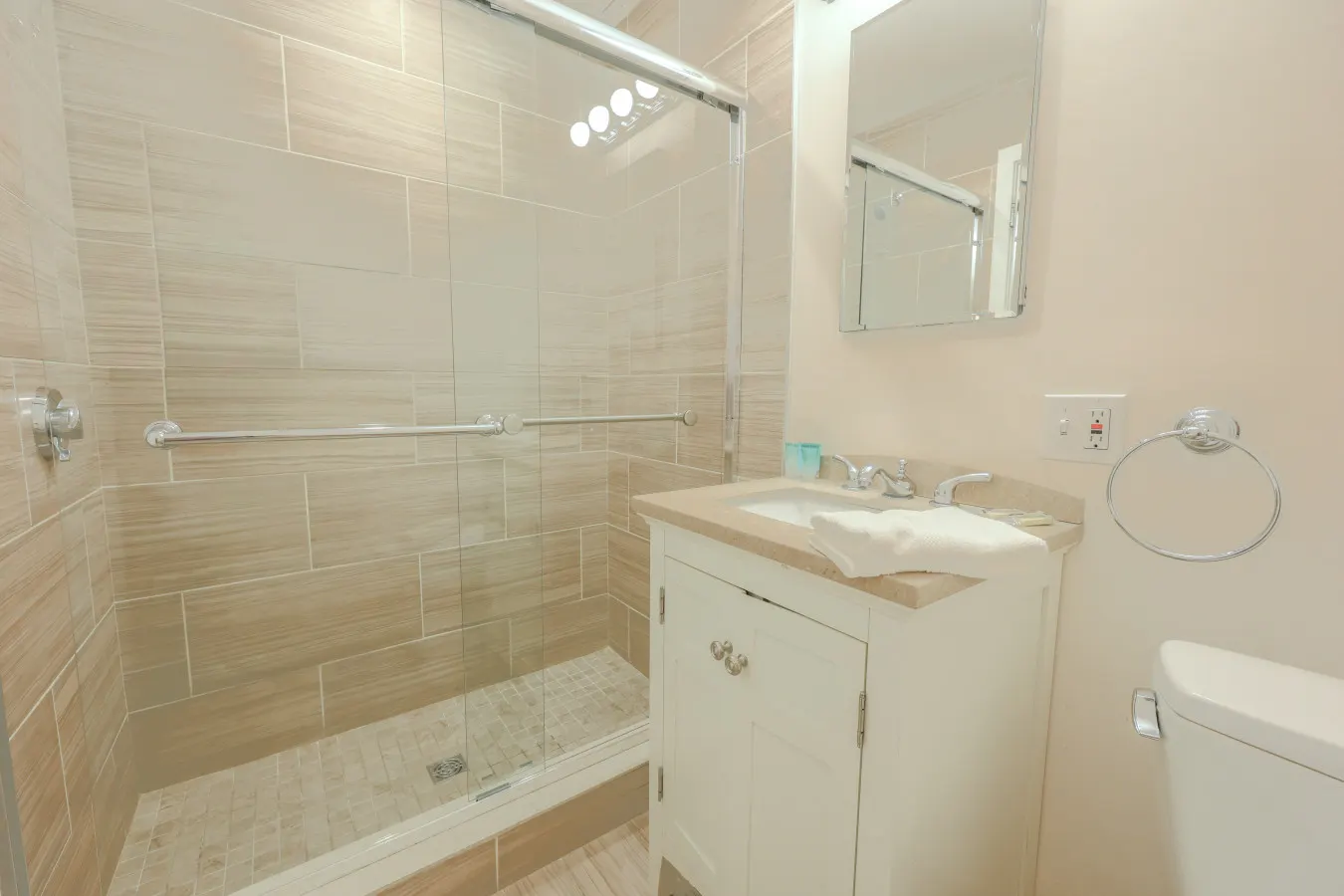 Simple 1br Financial District Keyless Entry 8