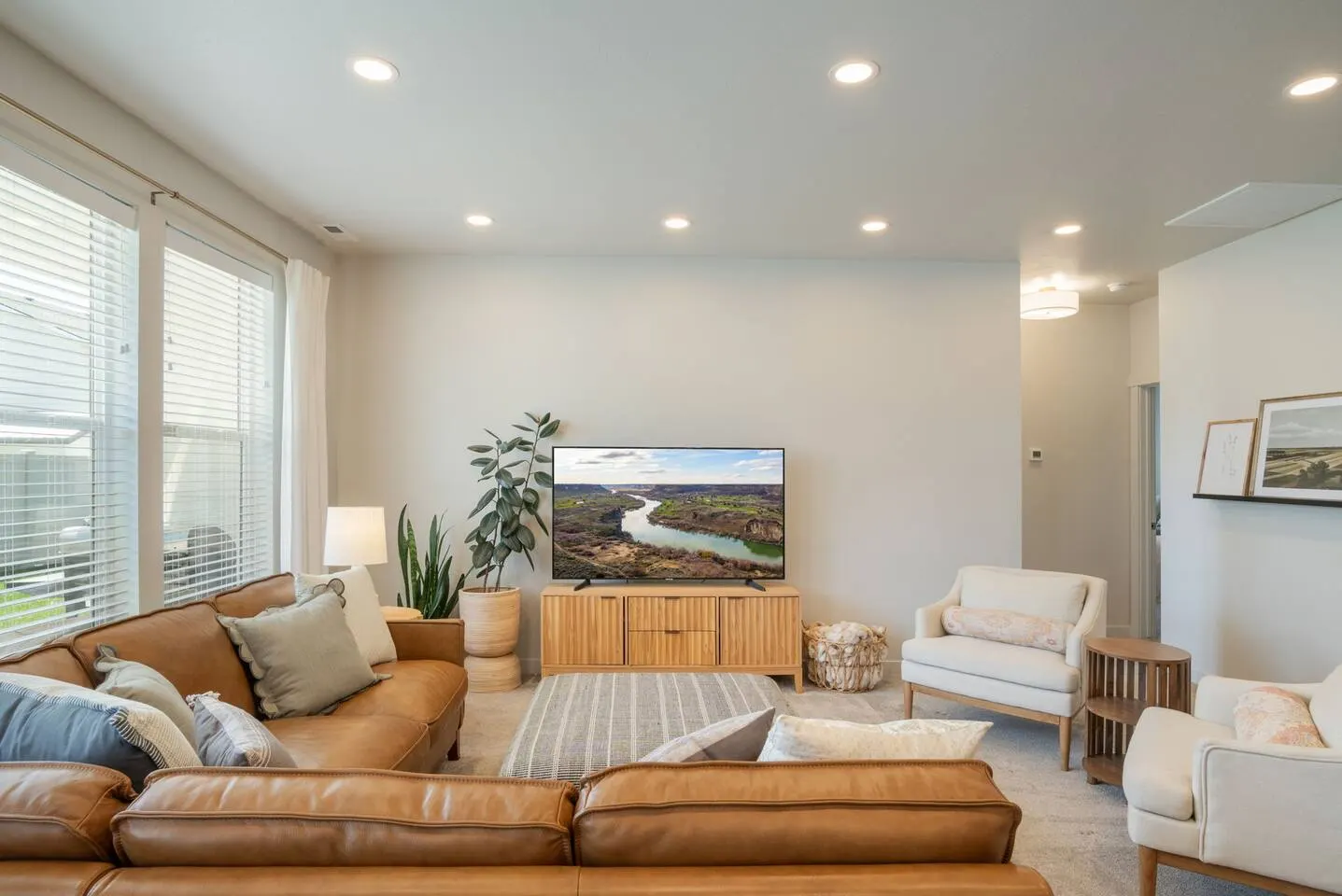 King Suites | Sleeps 10 | Large Garage | St Lukes — photo 4