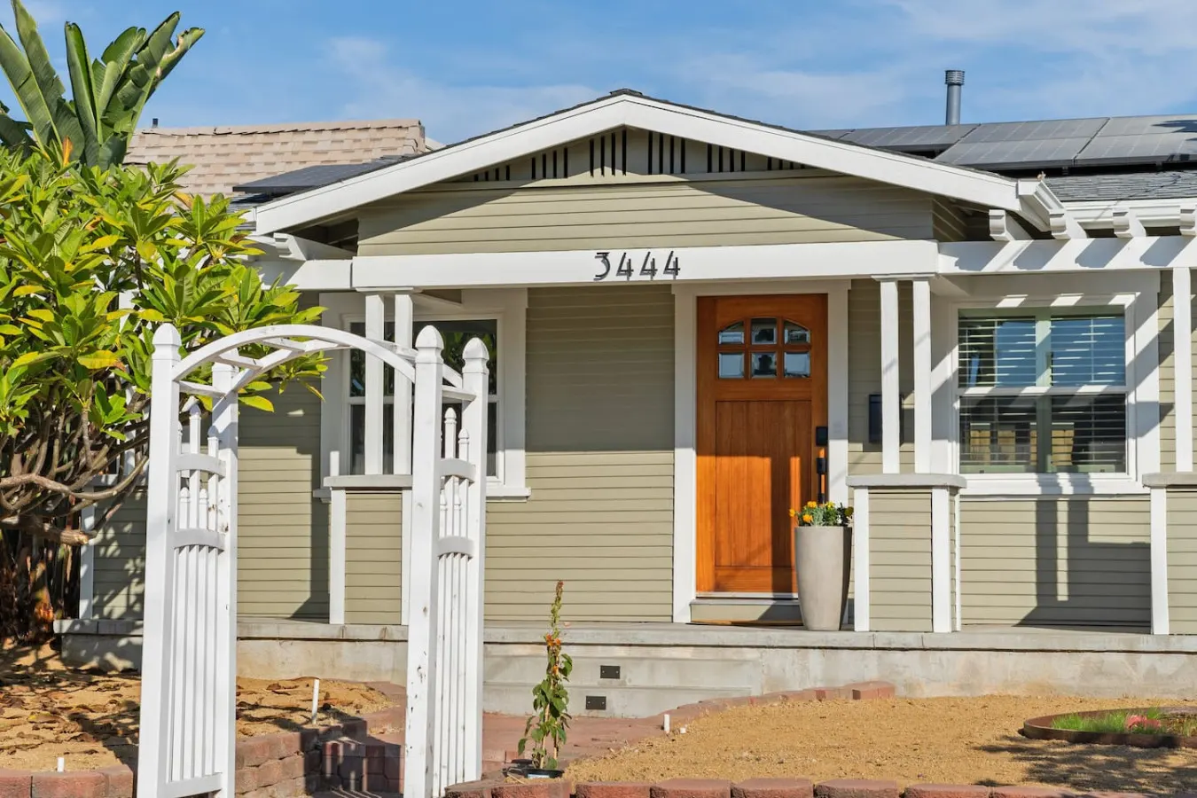 2BR+2BA | Hot Tub, Sauna, BBQ, Free Parking! — photo 2