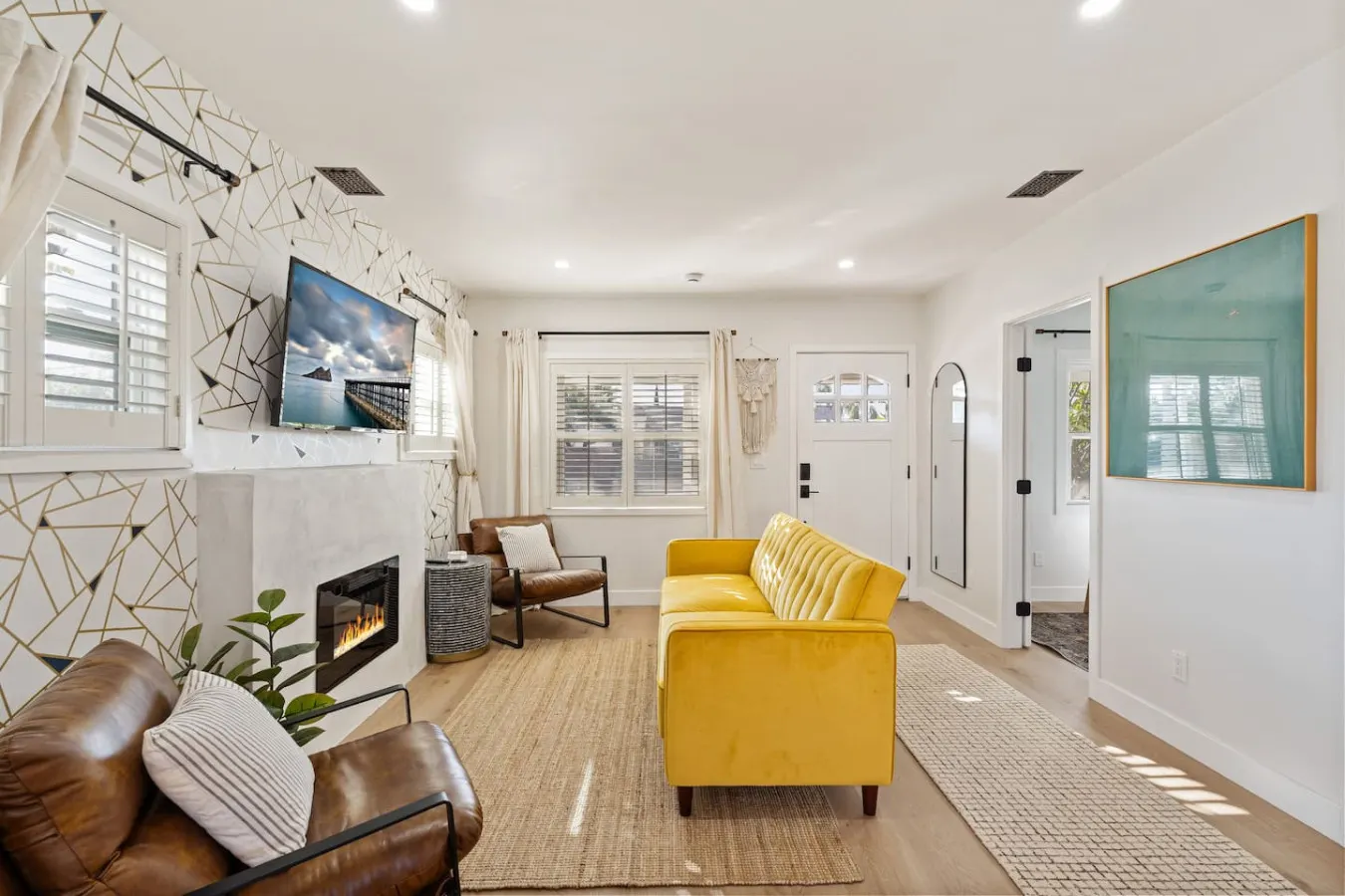 2BR+2BA Hot Tub, Sauna, BBQ, Free Parking! 9