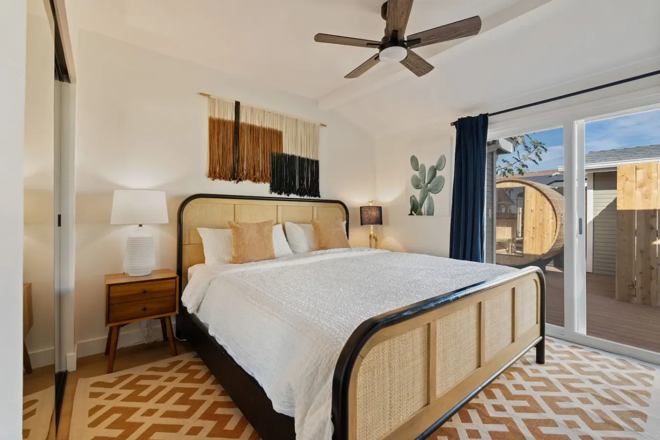 2BR+2BA Hot Tub, Sauna, BBQ, Free Parking! 16