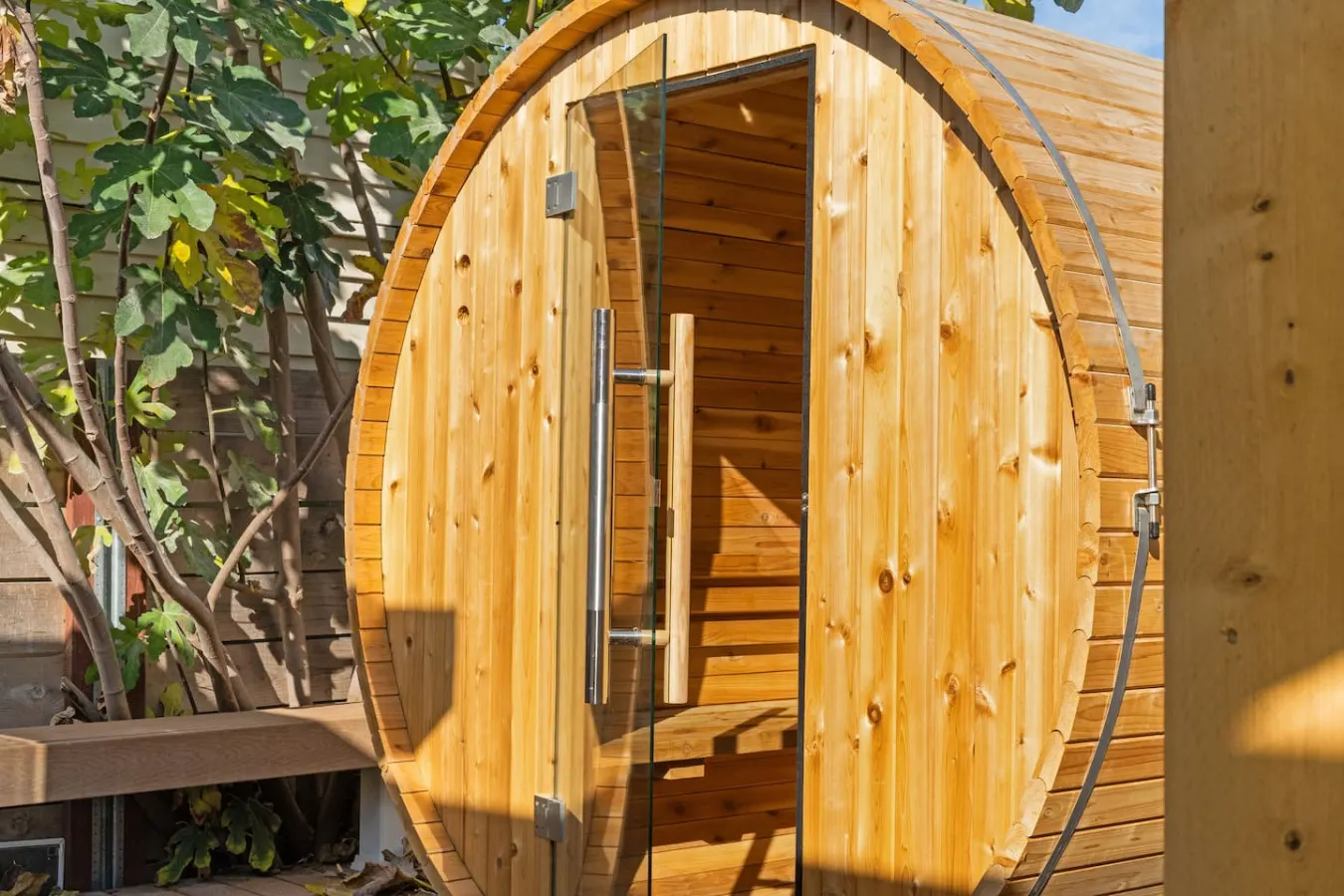 2BR+2BA Hot Tub, Sauna, BBQ, Free Parking! 7