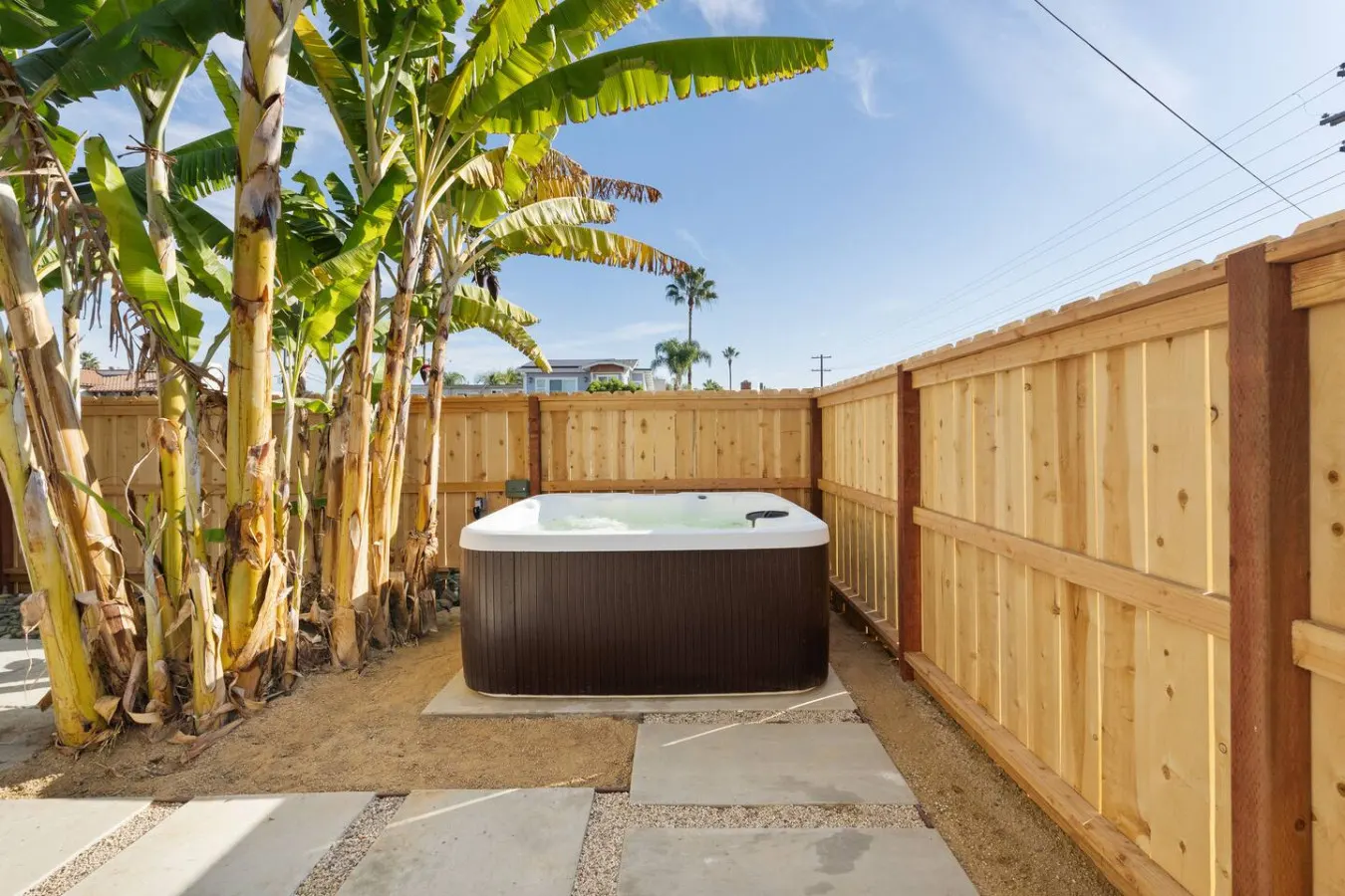 2BR+2BA Hot Tub, Sauna, BBQ, Free Parking! 8