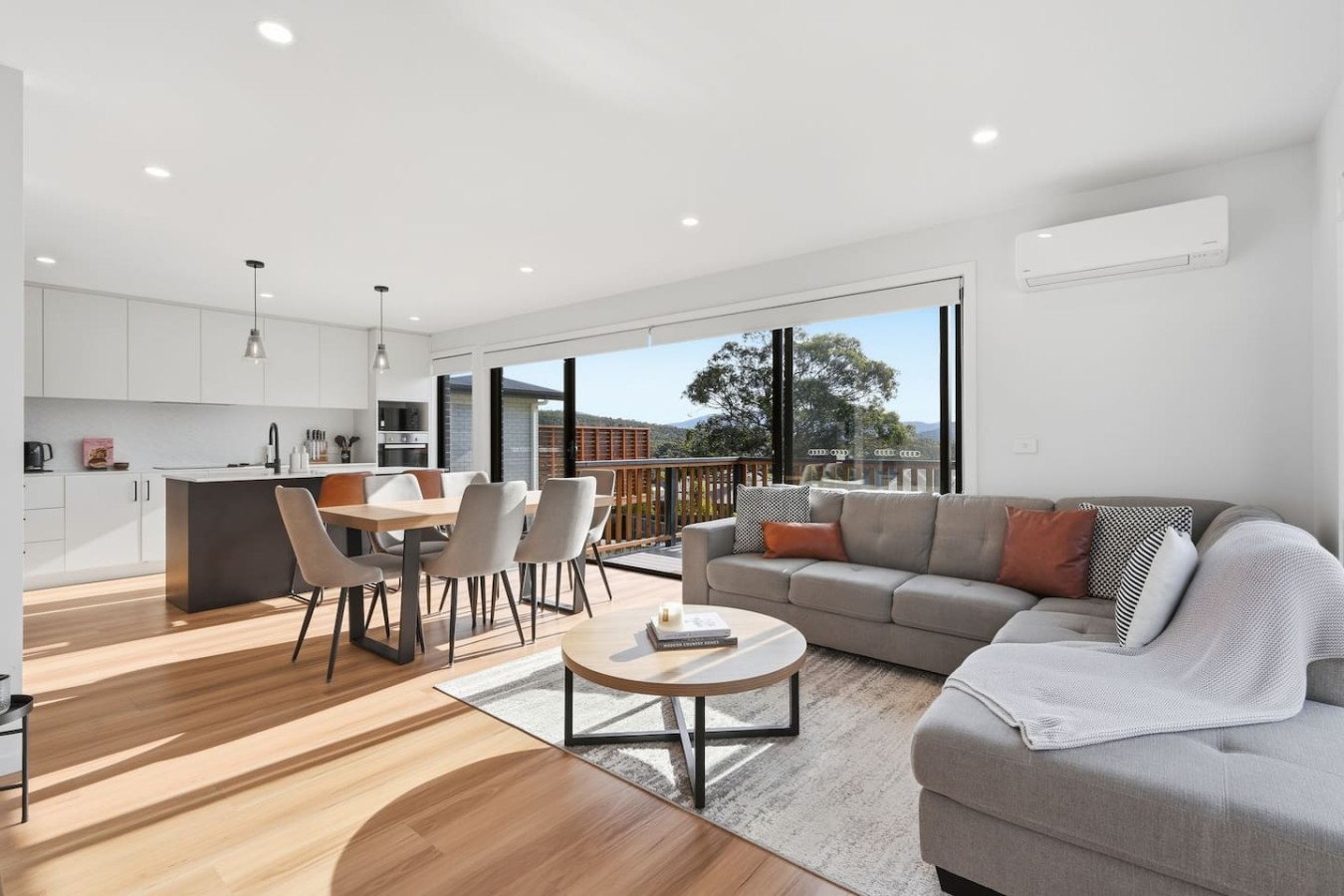 New 3-Bed Home, Sunny Deck & BBQ, 15 min to Hobart