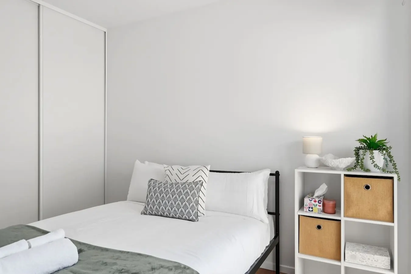 New 3-Bed Home, Sunny Deck & BBQ, 15 min to Hobart 12