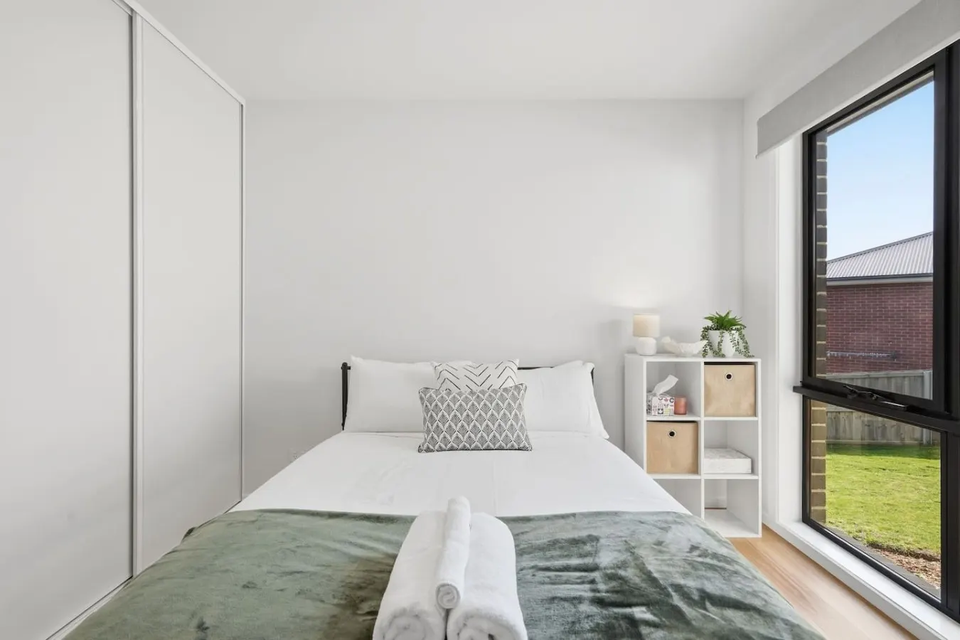 New 3-Bed Home, Sunny Deck & BBQ, 15 min to Hobart 13