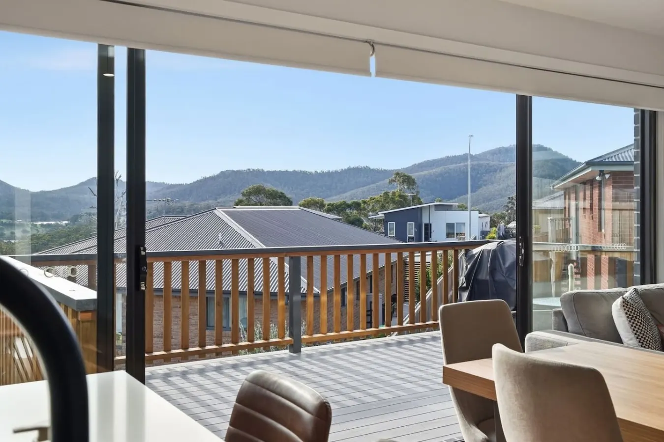 New 3-Bed Home, Sunny Deck & BBQ, 15 min to Hobart 18