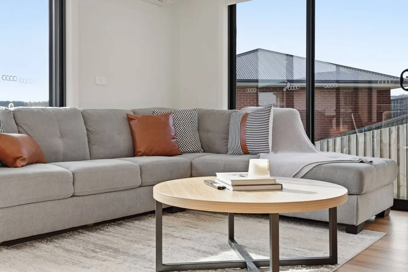 New 3-Bed Home, Sunny Deck & BBQ, 15 min to Hobart 7
