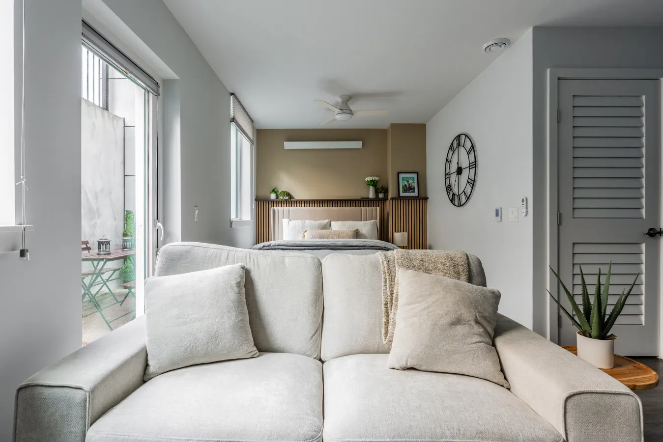 Queen Anne Apartment- Spacious, Walkable, Rooftop Views 2