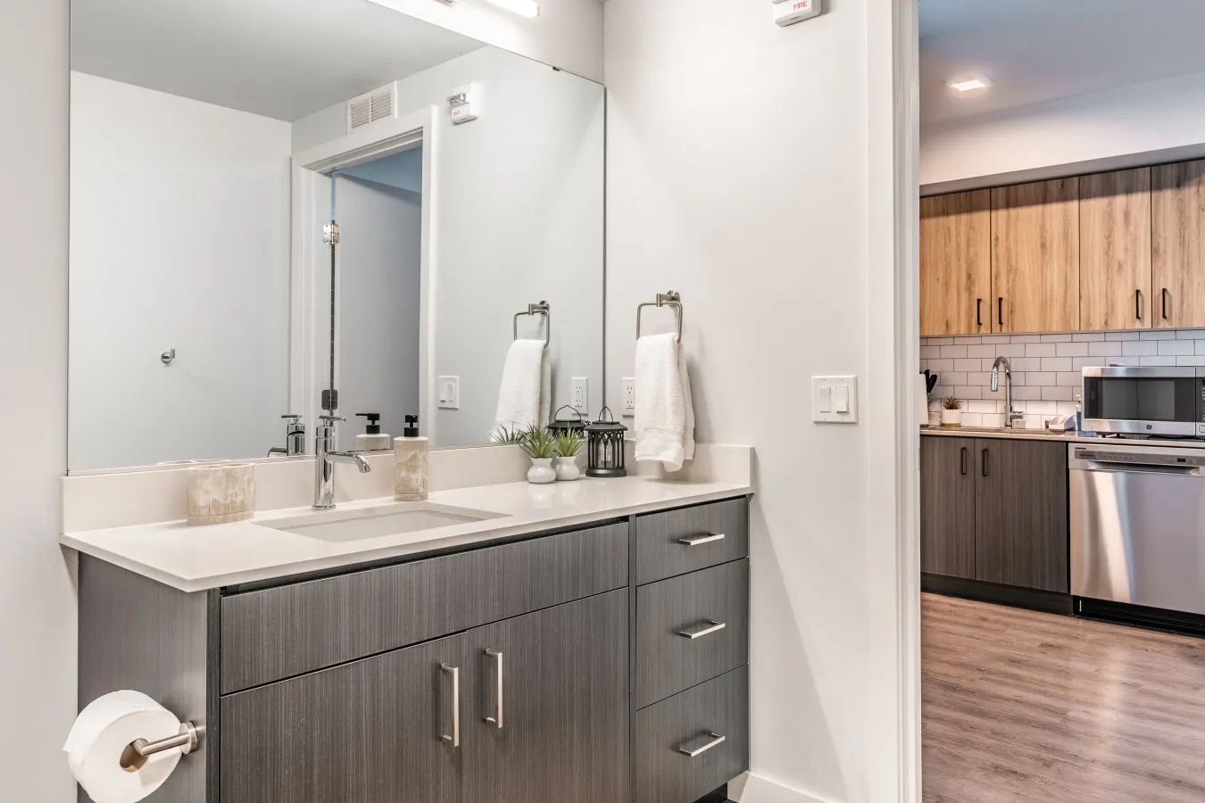 Queen Anne Apartment- Spacious, Walkable, Rooftop Views 12