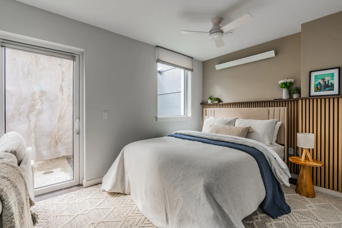 Queen Anne Apartment- Spacious, Walkable, Rooftop Views 3