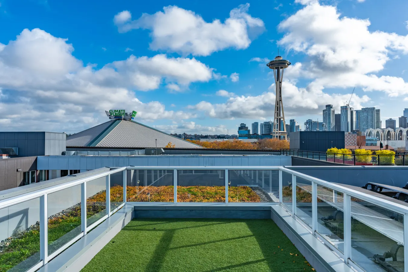 Queen Anne Apartment- Spacious, Walkable, Rooftop Views 4