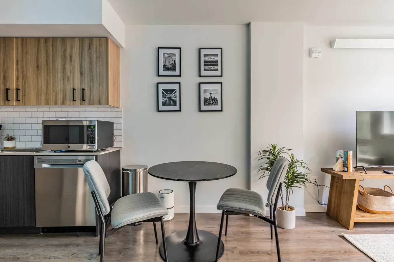 Queen Anne Apartment- Spacious, Walkable, Rooftop Views 6
