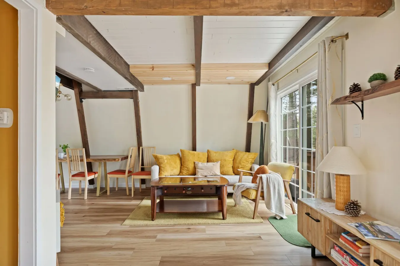 Swiss Bliss, Ideal Ski Location w Hot Tub & BBQ 11