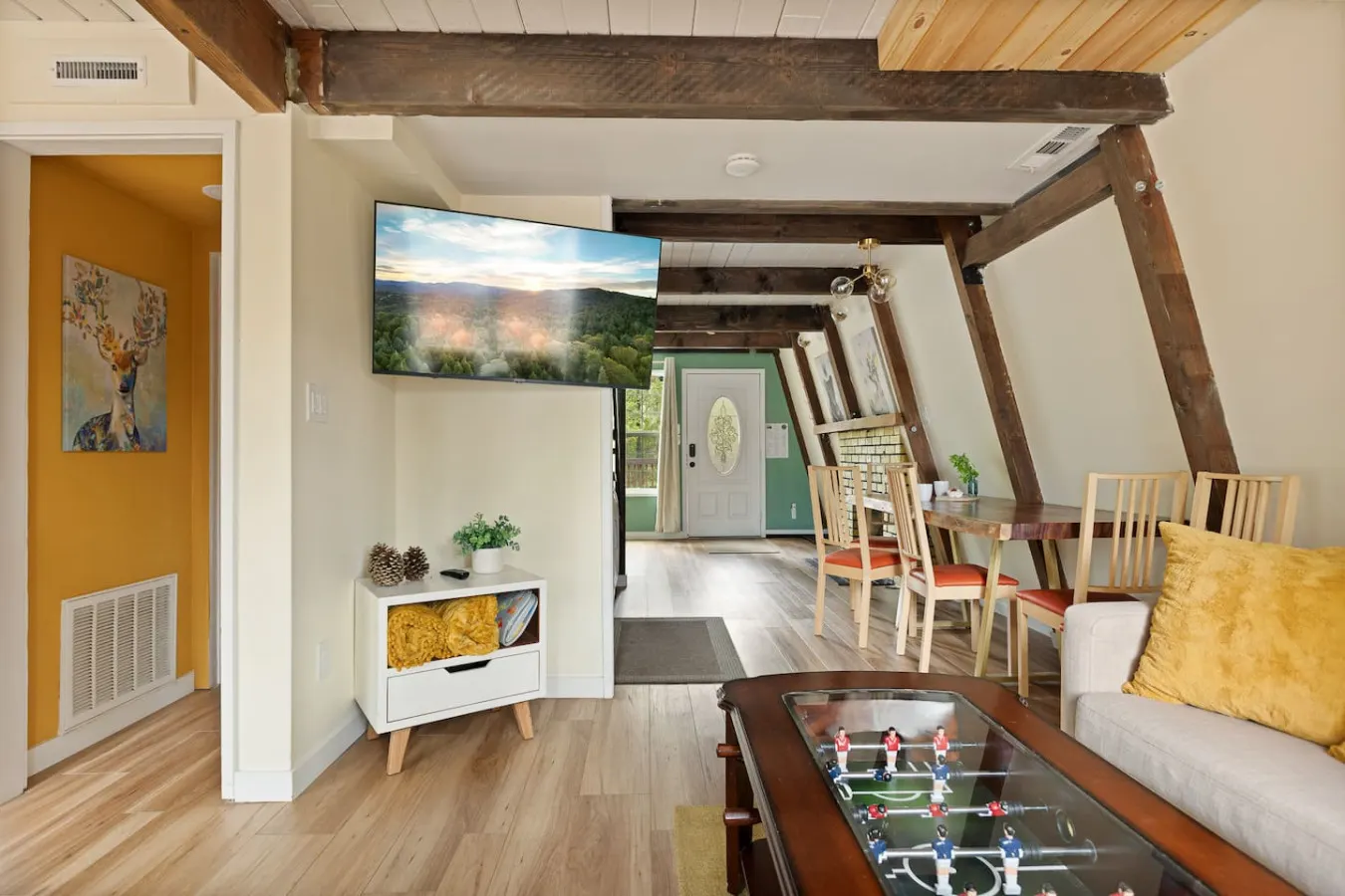 Swiss Bliss, Ideal Ski Location w Hot Tub & BBQ 13