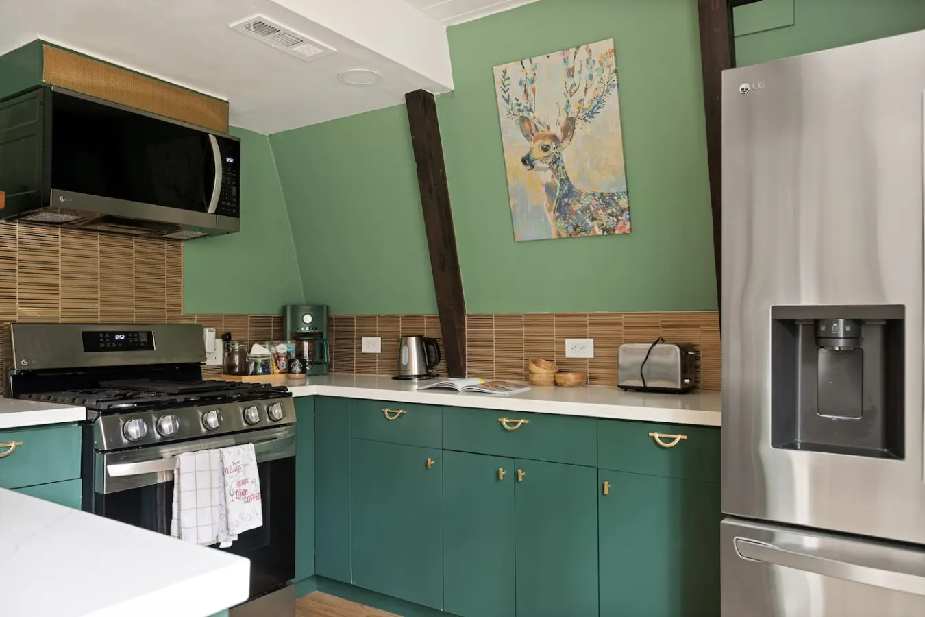 Swiss Bliss, Ideal Ski Location w Hot Tub & BBQ 7