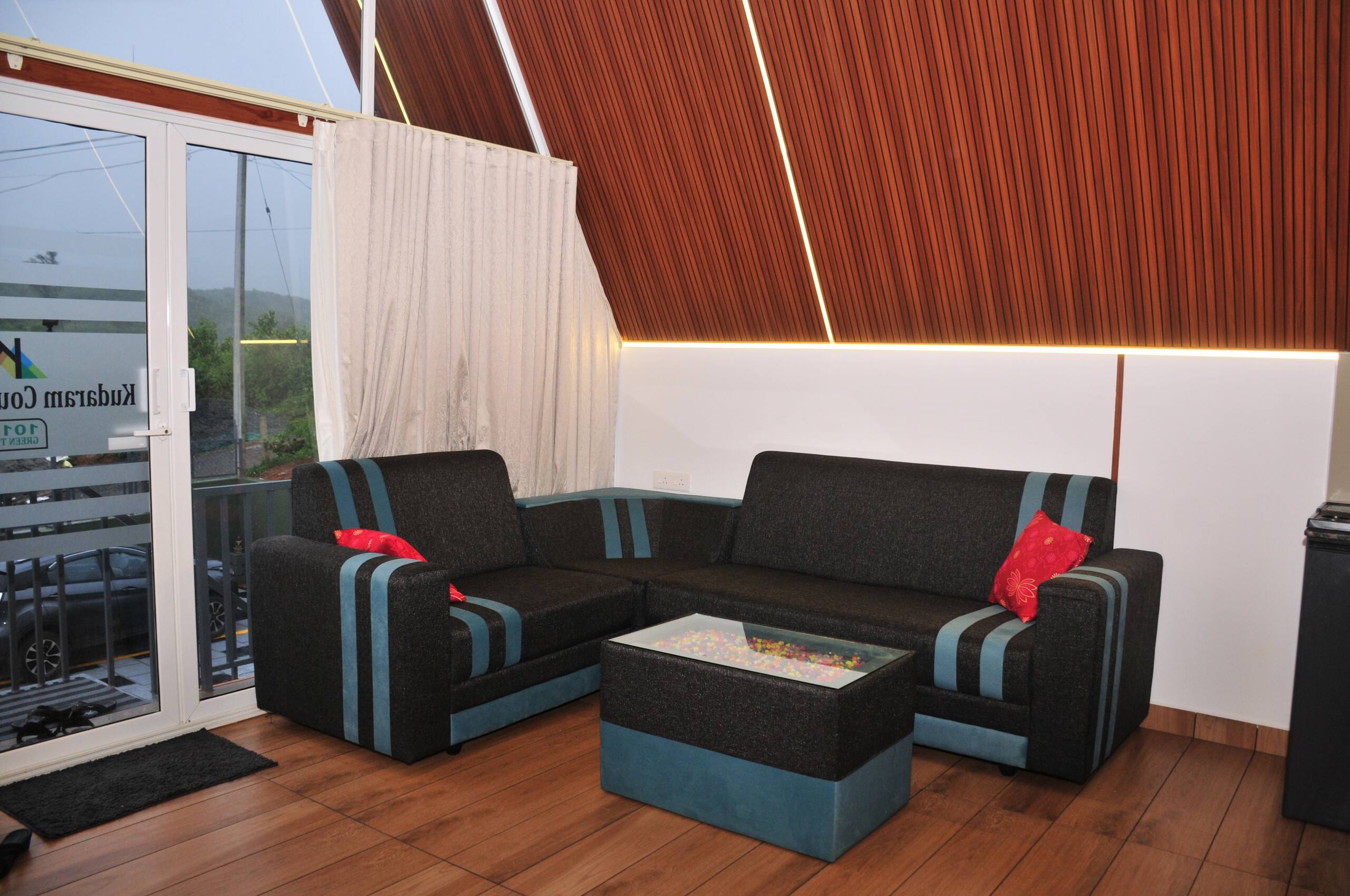 Kudaram County Resort 11