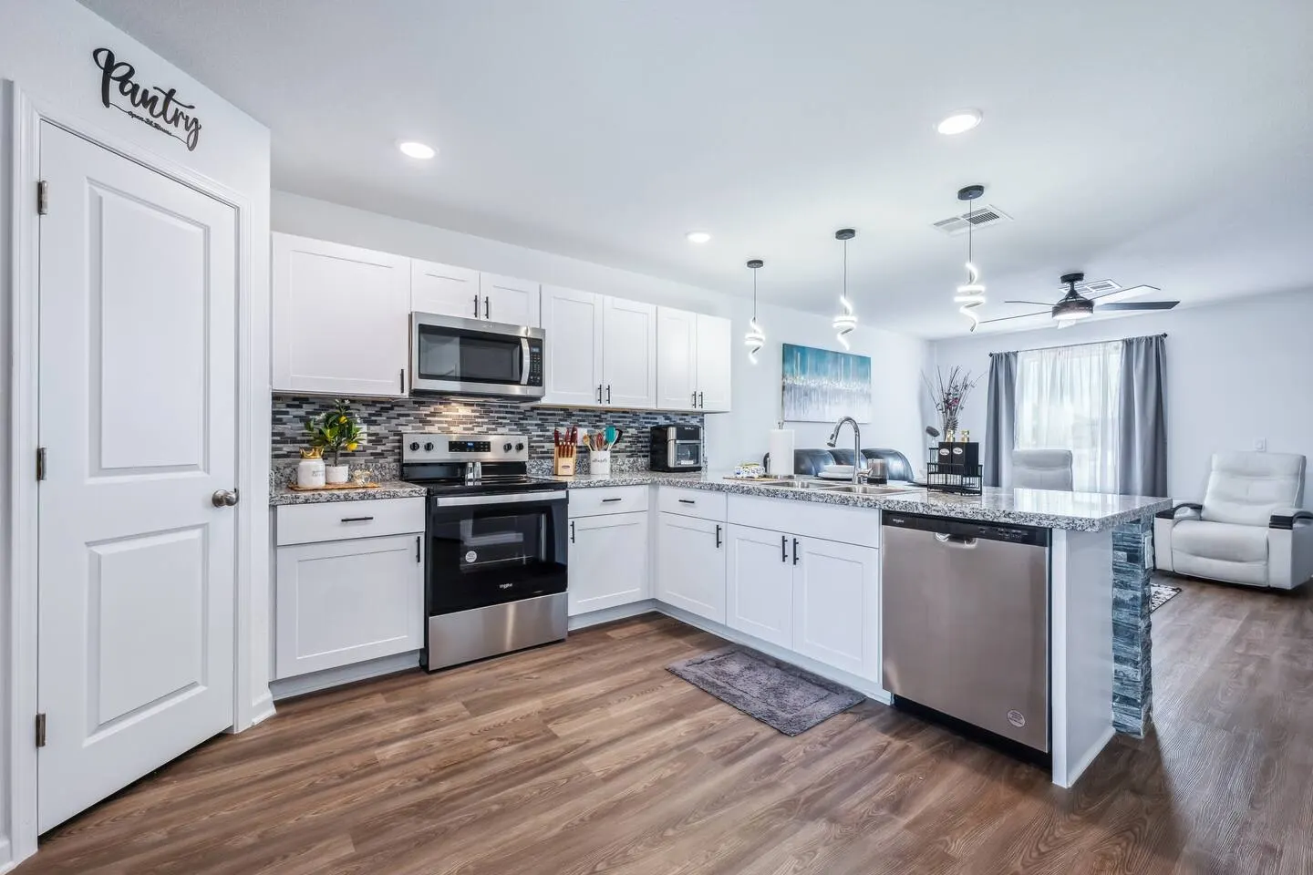 New Build 4bd Theater Views Gym Sleeps 10 13