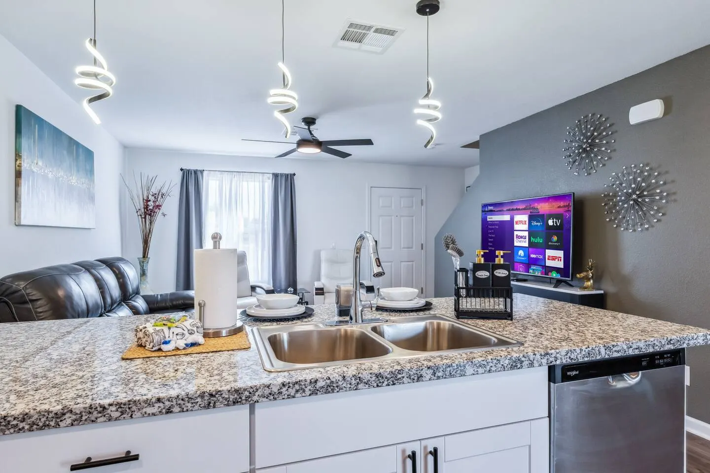 New Build 4bd Theater Views Gym Sleeps 10 15