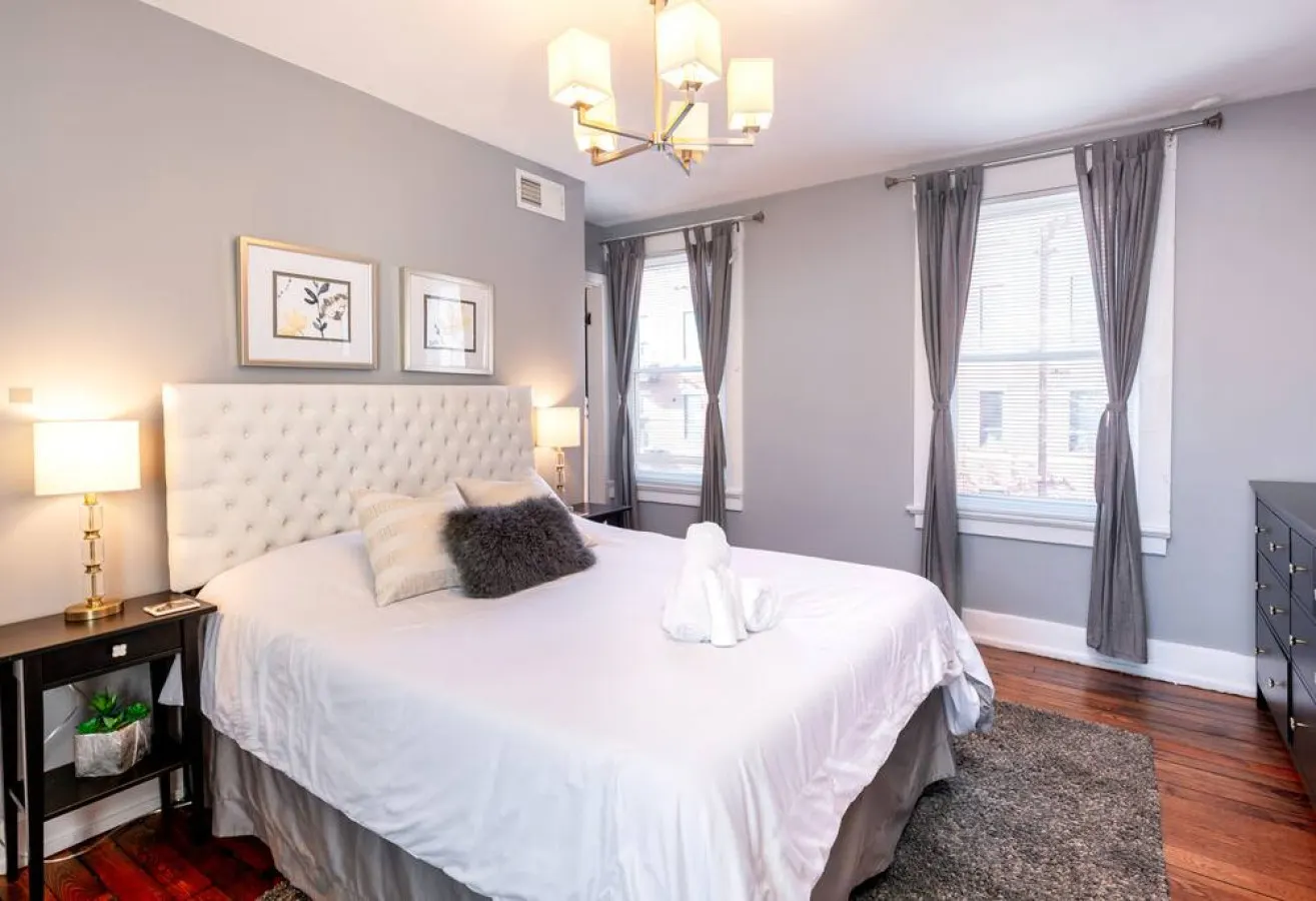 OTR Penthouse: Walk Everywhere & FREE Parking 7