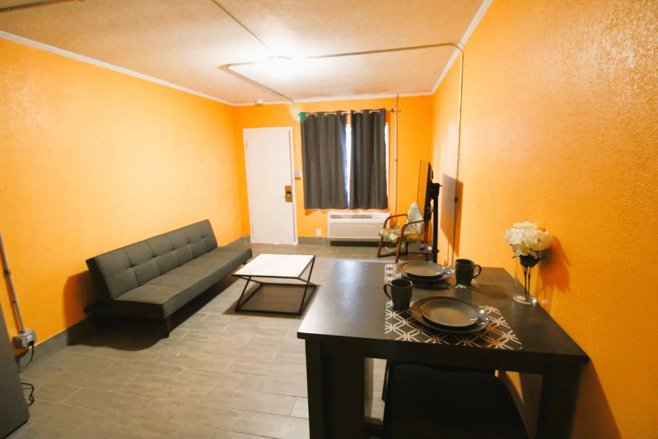 The Catherine at 1611 Residences 9