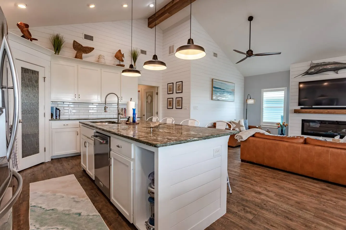 Shore Dream-Game Room/Community Pool/Mins to Beach 14