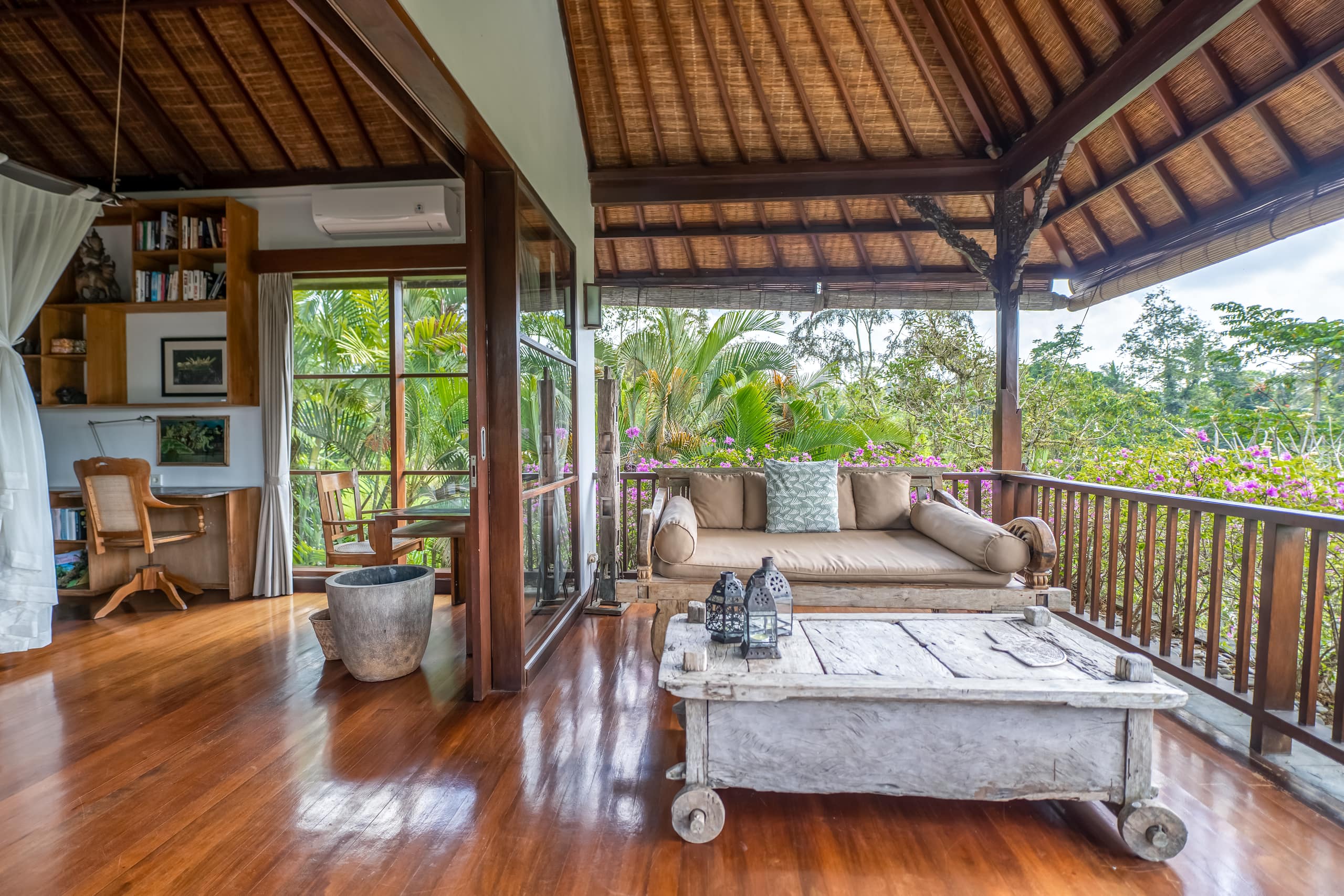Lush Garden 4BR Luxury Villa • Epic Views 24