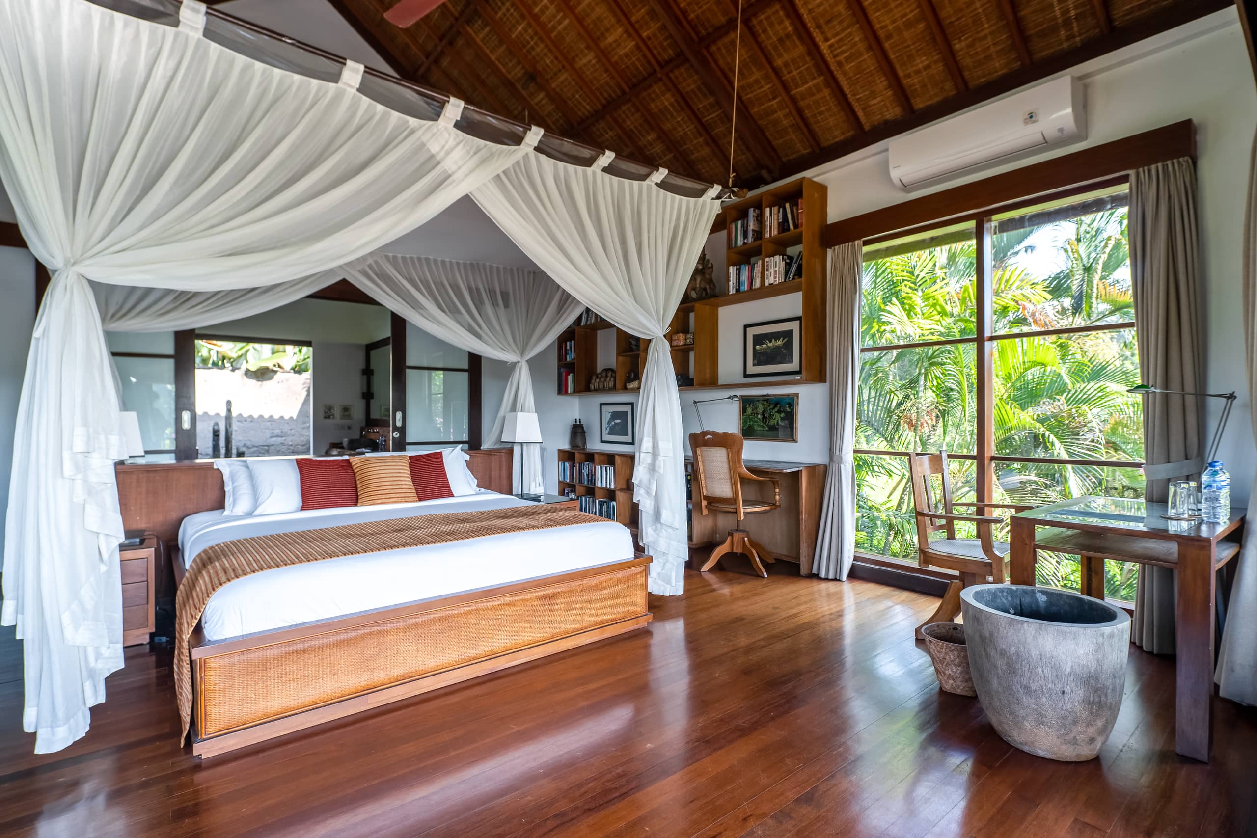 Lush Garden 4BR Luxury Villa • Epic Views 21